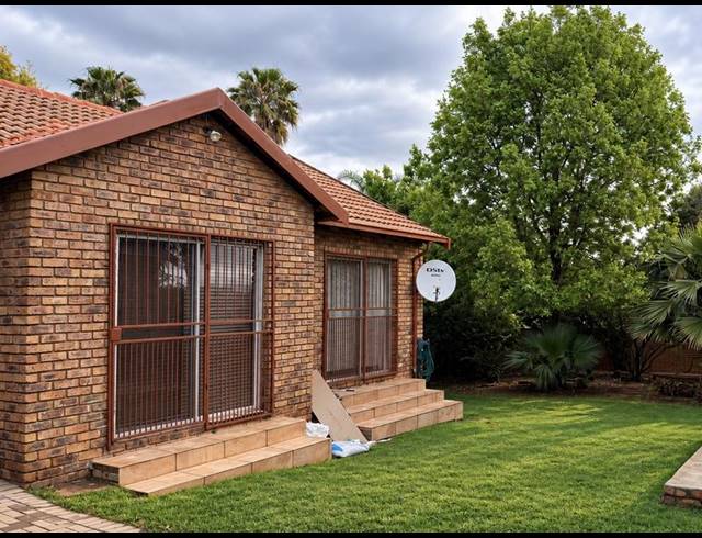 3 BEDROOM TOWNHOUSE FOR SALE IN AMBERFIELD